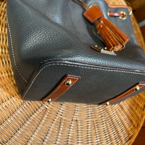 Small Dooney Bucket bag - Picture 3 of 11